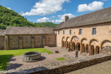 <center>Le cloître</center>Le cloître fut élevé à la fin du XI° siècle par l'abbé Bégon III, en contrebas du transept Sud de l'abbatiale, mais il disparut en grande partie au début du XIX° siècle, faute d'entretien. Ses matériaux servirent alors de carrière aux habitants du village et Prosper Mérimée arriva quelques années trop tard pour le sauver.