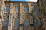 <center>L'église abbatiale Sainte-Foy</center>Façade sud. Les vitraux vus de l'extérieur.