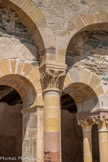 <center>Le cloître</center>Chapiteau du cloître.