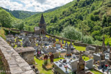 <center>Cimetière de Conques</center>Au fond, la chapelle où sont enterrés des moines.