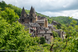 <center>Conques</center>L'abbatiale Sainte-Foy. Tout au long du XIe siècle, sainte Foy, au nom symbolique, patronne la croisade de la Reconquista espagnole. Deux moines de Conques deviennent évêques en Navarre et en Aragon : Pierre d'Andoque à Pampelune (1083-1115), et un certain Pons en 1100 à Barbastro (Aragon) où, l'année suivante, le roi Pierre Ier d'Aragon fonde un monastère dédié à sainte Foy. Les deux évêques assistent à la donation de Roncevaux à l'abbaye de Conques entre 1100 et 1104.
Au XIIIe siècle, l'abbaye se renforce et atteint l'apogée de sa puissance économique. Mais elle décline aux XIVe et XVe siècles, et est finalement sécularisée en 1537. Abandonnée depuis la Révolution, Conques est redécouverte en 1837 par Prosper Mérimée, alors inspecteur des Monuments historiques. Le trésor et le grand portail ont été conservés intacts par les habitants, mais l'église doit subir des consolidations.