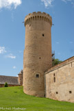 <center>Le château de Bournazel</center>Quatre tours devaient flanquer les angles extérieurs ; deux seules subsistent.