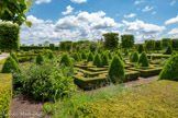 <center>Le château de Bournazel</center>Les jardins. Par-delà la géométrie de la composition, les 9 parterres du « jardin clos » évoquent, par fragments, les personnalités des deux inventeurs de ce lieu magique. Chaque parterre renvoie à des correspondances symboliques telles que les pratiquaient les hommes de la Renaissance. Le jardin devint un parcours allégorique dans lequel se délivrait un message très clair sur l’éducation d’un prince.