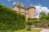 <center>Le château de Bournazel</center>Les jardins.