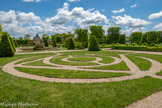 <center>Le château de Bournazel</center>Les jardins.