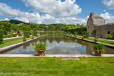 <center>Le château de Bournazel</center>Les jardins. La grande pièce d’eau et le jardin de chambres.