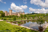 <center>Le château de Bournazel</center>Les jardins. La grande pièce d’eau.