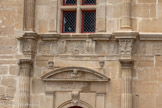 <center>Le château de Bournazel</center>Frise avec bucrane.