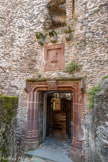 <center>Belcastel </center>La cour basse. Entrée du bâtiment.