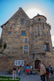 <center>Saint-Côme-d’Olt. </center>Le château des Castelnau de Bretenou. Il date du XIIe siècle. Outre les remarquables vestiges de mâchicoulis importants, les tours présentent d'imposantes archères à étriers. Ces tours, construites vers 1366, avaient un double étage de défense.