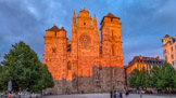 <center>La cathédrale Notre-Dame de Rodez</center>La cathédrale, le soir. La façade occidentale a été surmontée d'une façade miniature d'église « à la romaine » dont le dessin a été fait par Guillaume Philandrier, ami de Georges d'Armagnac, chanoine de la cathédrale depuis 1554, et qui a été réalisé par Jean Salvanh, architecte, fils d'Antoine, vers 1554. 
Jean Salvanh a construit les pinacles qui encadrent la façade sous l'épiscopat de Jacques de Corneillan, entre 1562 et 1580, et le sommet du clocher sud qui est resté inachevé.