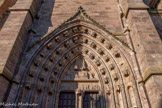 <center>La cathédrale Notre-Dame de Rodez</center>Le portail nord est construit au XIVe siècle, contrairement à ce que laisse penser la présence des armoiries de Bertrand de Chalençon (1457-1501) sur le
gâble.