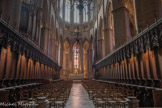 <center>La cathédrale Notre-Dame de Rodez</center>L’autel réservé au chapitre des chanoines et, par extension, au clergé en général. Au pied des colonnes en faisceaux du chœur est élevée de 1478 à 1488, une autre cathédrale de bois, les stalles, parée de sculptures de chêne, œuvre du menuisier André Sulpice