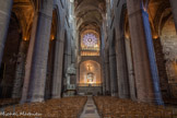 <center>La cathédrale Notre-Dame de Rodez</center>Avec ses 100 m de longueur, 37 m de largeur et 30 m de hauteur sous clef de voûte, la cathédrale Notre-Dame de Rodez est impressionnante. Contrairement aux cathédrales classiques, la façade occidentale de Notre-Dame de Rodez est fermée, aucune entrée. Et depuis toujours, à l’intérieur, deux autels se font face : 
• l’autel paroissial (ici)
• l’autel réservé au chapitre des chanoines et, par extension, au clergé en général.