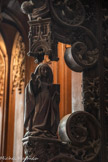 <center>La cathédrale Notre-Dame de Rodez</center>Les représentations de la Vierge (ici) et de l’archange Gabriel sacralisent l’espace dès l’entrée.