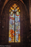 <center>La cathédrale Notre-Dame de Rodez</center>Dû aux mêmes artistes en 2011, le vitrail complémentaire de la chapelle suivante
honore la vaillance des femmes pendant la période