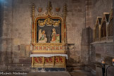 <center>La cathédrale Notre-Dame de Rodez</center>Chapelle St-Arthemon.
Anciennement placée sous le vocable de St-Eutrope, cette chapelle est dédiée à l’Annonciation lorsque, vers 1465, le chapitre Cathédrale la concède à Georges Vigouroux.
C'est à ce noble que l'on doit commande de la niche ouvragée, et du groupe de l'Annonciation figurant, l'annonce par l'ange Gabriel à Marie qu'elle deviendrait la mère du Messie.
En mars 1480, dans son testament, Georges Vigouroux dont on lit sur le décor : blasons, initiales et chiffres, demande à être inhumé ici-même. Les dates permettent d'attribuer la sculpture à l'atelier de Viguier, 