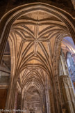 <center>La cathédrale Notre-Dame de Rodez</center>Le jubé. L’ensemble est remarquable par l’architecture fine de ses parties hautes, avec des voûtes sexpartites très ornées
complétées par le vocabulaire ornemental propre au gothique flamboyant : feuilles , pinacles…