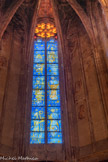 <center>La cathédrale Notre-Dame de Rodez</center>Chapelle Sainte Agnès. L’église de Rodez au fil du temps. La composition fait écho au décor peint des élévations de la Chapelle.
Le traitement du fond, sur lequel repose les personnages, est dynamisé par un réseau constitué d’un schéma du système nerveux.
En échos aux décors peints de la chapelle : Sainte Agnès, martyre du 4ème siècle et St Blaise vénéré dans le diocèse de Rodez comme guérisseur des personnes et des animaux.
Au centre du vitrail, St Amans, premier évêque du diocèse et St Martial, vénéré en Rouergue : il aurait traversé le diocèse au cours d’un voyage.
Dans l’Ancien Testament, Isaïe scié en deux dans un tronc d’arbre et Jérémie tenant un livre à la main, l’histoire de l’Eglise est marquée par de grandes figures : Prophètes, Saints, Martyrs. Les évêques assurent la continuité et la tradition apostolique.