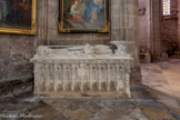 <center>La cathédrale Notre-Dame de Rodez</center>Somptueux tombeau et gisant de monseigneur Jean-François Croizier sculpté par Ribier en 1859.