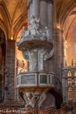 <center>La cathédrale Notre-Dame de Rodez</center>Chaire du chœur paroissial néo baroque XIX en plâtre figurant le triomphe de la foi.