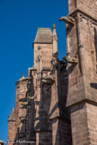 <center>La cathédrale Notre-Dame de Rodez</center>Les gargouilles servent avant tout à rejeter l’eau du long toit e de la cathédrale à plus d’un mètre du mur.
Cependant, dans l’imaginaire des hommes du Moyen Age, elles permettaient, par leur représentation monstrueuse, d’éloigner les mauvais esprits et autres fléaux qui menaçaient les villes.