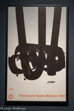 <center>Le musée Soulages.</center>Affiche pour les jeux olympiques de Munich, 1972
Impression papier offset Edition Olympia
D’après Pierre Soulages, Lithographie n°29, 1972 Achat à la galerie CV en 2012