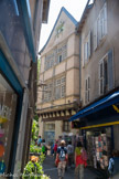 <center>Rodez</center>La rue du Touat. Plusieurs rues piétonnes débouchent sur la place de la Cité.