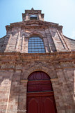 <center>Eglise Saint-Amans</center>La façade extérieure est de style baroque. La travée de l'étage est couronnée d'un fronton triangulaire classique.