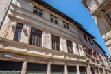 <center>Musée Fenaille.</center>L'immeuble est formé de deux maisons mitoyennes, achetées et restaurées par le mécène Fénaille pour l'installation du musée de la Société des Lettres, Sciences et Arts de l'Aveyron. Les propriétaires successifs du premier immeuble sont la famille Bonald au XVIe siècle, puis la famille Courtois au XVIe siècle, et enfin la famille Jouéry jusqu'à la fin du XVIIIe siècle. Il se compose d'un rez-de-chaussée qui hébergeait autrefois les boutiques, et de deux étages. Au XVIe siècle, la famille Bonald transforme la demeure. La façade est refaite en calcaire. De petits pilastres encadrent les fenêtres et se continuent d'un cordon à l'autre, à hauteur des linteaux. Ces pilastres sont ornés de petits chapiteaux dans l'esprit de la première Renaissance. Le deuxième étage, par les moulures d'encadrement des trois baies, accuse la dernière période gothique. Meneaux et traverses des fenêtres ont été rétablis à cet étage. Maurice Fenaille, grand amateur d'art, acquiert l'hôtel en 1913 et en fait don en 1927 à la Société des lettres, sciences et arts de l'Aveyron. En 1939, environ un mois avant la mort du donateur, celle-ci y installe le musée d'archéologie qui portera le nom de Musée Fenaille. L'hôtel de Jouéry témoigne du style d'architecture Renaissance en Aveyron, notamment par sa cour intérieure à galeries de bois, sa façade de calcaire, ses pilastres et ses moulures.