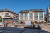 <center>Place de la mairie</center>Le bâtiment qui abritait les bureaux du CCAS a historiquement abrité les anciens combattants, la croix rouge, etc… C’est maintenant la brasserie Le Central 1882. En 1882, avait été construit un marché couvert sur la place. Vaste nef largement vitrée, il ne remporta pas un vif succès et entre 1912 et 1920 il est transformé en terminus du tramway avant d’être démoli dans les années 1930.