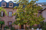 <center>La rue de Bonald</center>L’hôtel dit de France de Lorne (XVIIIe s.), actuel foyer de jeunes travailleursLes soeurs franciscaines de la rue Peyrot ont également tenu un foyer pour les jeunes travailleuses dans le quartier. L’édifice conserve encore
cette fonction aujourd’hui.