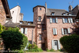 <center>La rue de Bonald</center>Hôtel de Bonald., édifié vers 1500 par Bertrand de Cénaret, archidiacre de Rodez. Belle tour du XVIe siècle à l'intérieur de la cour. Il fut la demeure d une des plus grandes familles du Rouergue.