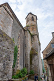 <center>Najac</center>L’église Saint Jean l'Evangéliste. Le clocher, hexagonal en plan, qui est implanté sur le côté, date du XIVème siècle.. Il porte à chaque angle une colonnette qui descend jusqu'à la corniche