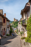 <center>Najac</center>En haut de la rue du Barriou, la vue sur la rue qui s’étire jusqu’à la forteresse est tout simplement magnifique.