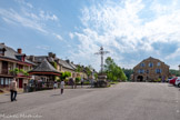 <center>Najac</center>La Place du Faubourg , où se tenaient les marchés, est encadrée de maisons en pierres ou à pans de bois datant des 15e et 16e siècles.