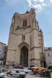 <center>Villefranche-de-Rouergue </center>L'histoire de la Collégiale Notre-Dame dont la construction s'est étendue sur près de quatre siècles, fait corps avec celle de la ville.
Lors de la fondation en 1252 par Alphonse de Poitiers, Comte de Toulouse, frère de Louis IX, d’une ville nouvelle sur la rive droite de l'Aveyron, un plan régulier de bastide avait été dressé et fut suivi : l'église devait être édifiée à l'angle nord-est de la place commune.
Commencés en 1260 par l'abside, les travaux de construction furent interrompus par 