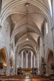 <center>Villefranche-de-Rouergue </center>La Collégiale Notre-Dame.  L'édifice est un exemple saisissant des églises gothiques languedociennes à nef unique, sans bas-côtés et entourée de huit chapelles qui occupent les murs extérieurs servant de contrefort pour buter et soutenir les murs. La nef a une longueur de 55,50 m ; une largeur de 13 m. et une hauteur sous clef de 22 m.