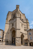 <center>Villefranche-de-Rouergue </center>La Collégiale Notre-Dame. Les voûtes et la toiture du vaisseau étaient achevées en 1474, l'église fut consacrée par l'évêque de Rodez, le Bienheureux François d'Estaing, le 24 Juin 1519. En 1561, pendant les guerres de religion, des huguenots envahirent et pillèrent la collégiale. En 1585, le clocher demeuré inachevé, reçut la couverture à lanterne qu'il a conservée.
En 1794, le conseil de ville soutenu par les habitants, réussit à préserver le clocher dont la démolition avait été ordonnée par Chateauneuf-Redon, représentant de la convention en mission à Villefranche.