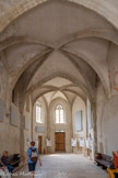 <center>Villefranche-de-Rouergue </center>Ancienne chapelle Saint-Jacques. Antoine Cadel, trésorier du domaine royal en sénéchaussée de Rouergue, obtient de la cour de Rome que le produit des quêtes et des offrandes reçu lors de cérémonies se déroulant à la Croix de pierre, sur la place de la Fontaine (les fidèles jettent des pièces dans la fontaine), tout comme les dons d’habitants, puissent être employés par les consuls de la ville pour la construction d’un nouvel hôpital de Saint-Jacques.
C’est en 1455 que l’édification de la chapelle est amorcée. Elle est vraisemblablement bâtie sur l’emplacement de l’hôpital primitif, enchâssé dans le bâti urbain. Cette construction est contemporaine de celles de la chartreuse Saint-Sauveur (1451-1459) et des voûtes de la collégiale (1474). 
La chapelle est un bel exemple d’architecture gothique méridionale à nef unique.