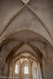 <center>Villefranche-de-Rouergue </center>Ancienne chapelle Saint-Jacques. L’hôpital Saint-Jacques qui jouxtait la chapelle comportait une grande salle meublée de tables longues, de bancs et d’un lit. Depuis cette pièce, on accédait à une chambre basse garnie de lits. Une autre chambre faisait office de cuisine.