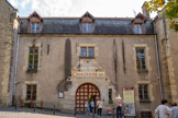 <center>La chartreuse Saint-Sauveur.</center>L'entrée se fait aujourd'hui par le bâtiment 