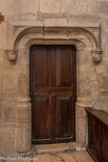 <center>La chartreuse Saint-Sauveur.</center>En face, à droite de la chapelle, une porte donne accès à la chapelle mortuaire ouverte sur la galerie Nord du petit cloître. Les deux culots représentent des crânes.