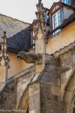 <center>La chartreuse Saint-Sauveur.</center>Le petit cloître. Des gargouilles à tètes d'animaux (lions pour l'essentiel), crachent les eaux pluviales vers un réseau souterrain.