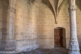 <center>La chartreuse Saint-Sauveur.</center>Le petit cloître. La voûte de cette chapelle ouverte sur la galerie Nord du petit cloître est soutenue par trois fines  Au fond, la porte des morts.