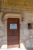 <center>La chartreuse Saint-Sauveur.</center>Chacune des 13 portes ouvertes sur le mur du grand cloître, donnait accès à une cellule identifiée à l'origine par une simple lettre de A à N. Un guichet à baïonnette permettait le passage du plat pour la nourriture, à droite de chaque porte. L'étage desservi par un escalier de bois, abrite l'atelier et le bûcher. L'atelier permet par des travaux manuels (tournage sur bois, reluire, cordonnerie...), de détendre le corps.