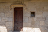 <center>La chartreuse Saint-Sauveur.</center>Porte et guichet d'un ermitage dans le grand cloître. A rez de cloître, après le sas d'entrée où se trouve le guichet, la pièce de l'Ave Maria (à cause de la statue de la Vierge qui s'y trouve), est équipée d'une cheminée à feu ouvert pour quelques flambées d'hiver. Cette pièce communique avec la chambre équipée d'un lit à alcôve.
Une porte fenêtre donne accès direct au jardin. Les jours de pluie ou de froid, le père chartreux dispose d'un petit promenoir accessible depuis l'entrée. Ce promenoir est éclairé par une large baie. Au fond du promenoir, dans l'appentis, se trouvent les latrines.