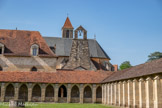 <center>La chartreuse Saint-Sauveur.</center>Grand cloître et le clocher-mur.