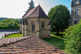 <center>La chartreuse Saint-Sauveur.</center>La chapelle des Étrangers ou des femmes se trouve hors du mur d'enceinte, au nord-ouest. Elle reprend le plan du chapitre : nef unique à deux travées avec une abside polygonale. Elle est couverte avec une voûte à liernes et tiercerons.
La chapelle est éclairée par cinq fenêtres à remplage flamboyant dans l'abside et une rose à l'ouest.