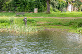 <center>Espalion</center>Sur la rive droite, une statue d’un scaphandrier, création de l'artiste ruthénois Eric Valat, inspiré du capitaine Némo, et réalisé en hommage aux Espalionnais Rouquayrol et Denayrouze, inventeurs du Scaphandre autonome.